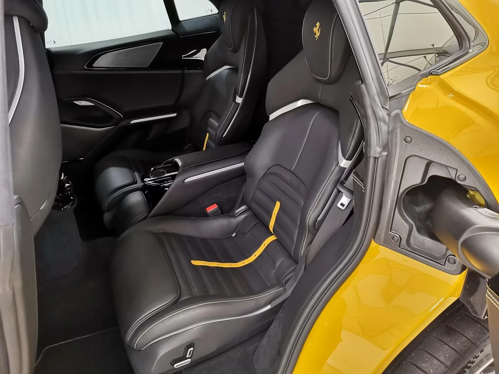 Ferrari Purosangue 6.5 V12, снимка 6 - Автомобили и джипове - 54572317