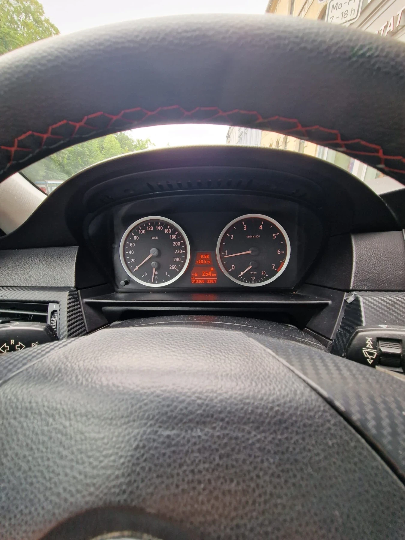 BMW 520, снимка 8 - Автомобили и джипове - 55012300