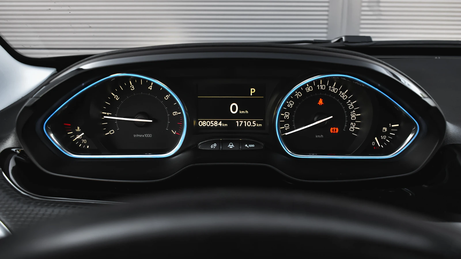 Peugeot 2008 Active 1.2 PureTech Automatic, снимка 13 - Автомобили и джипове - 55135200