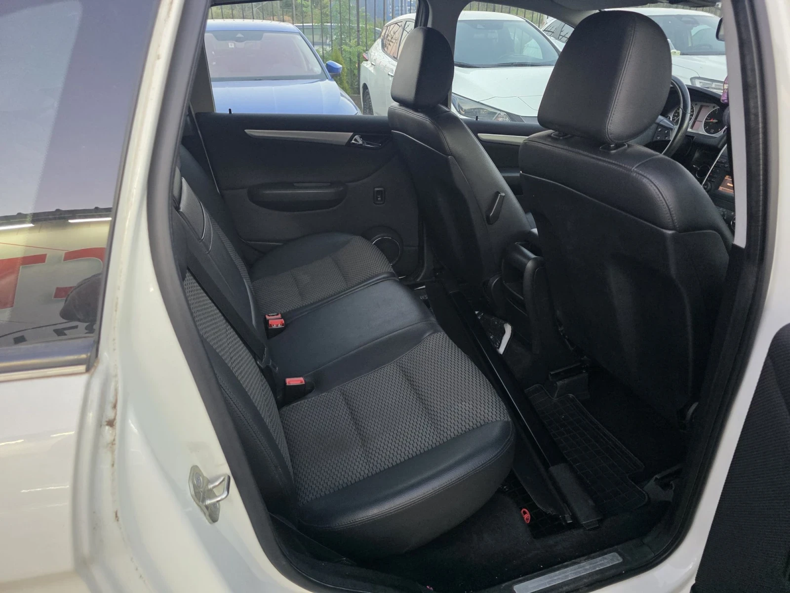 Mercedes-Benz B 200 Cdi | Автоматик | Топ състояние , снимка 9 - Автомобили и джипове - 55729359