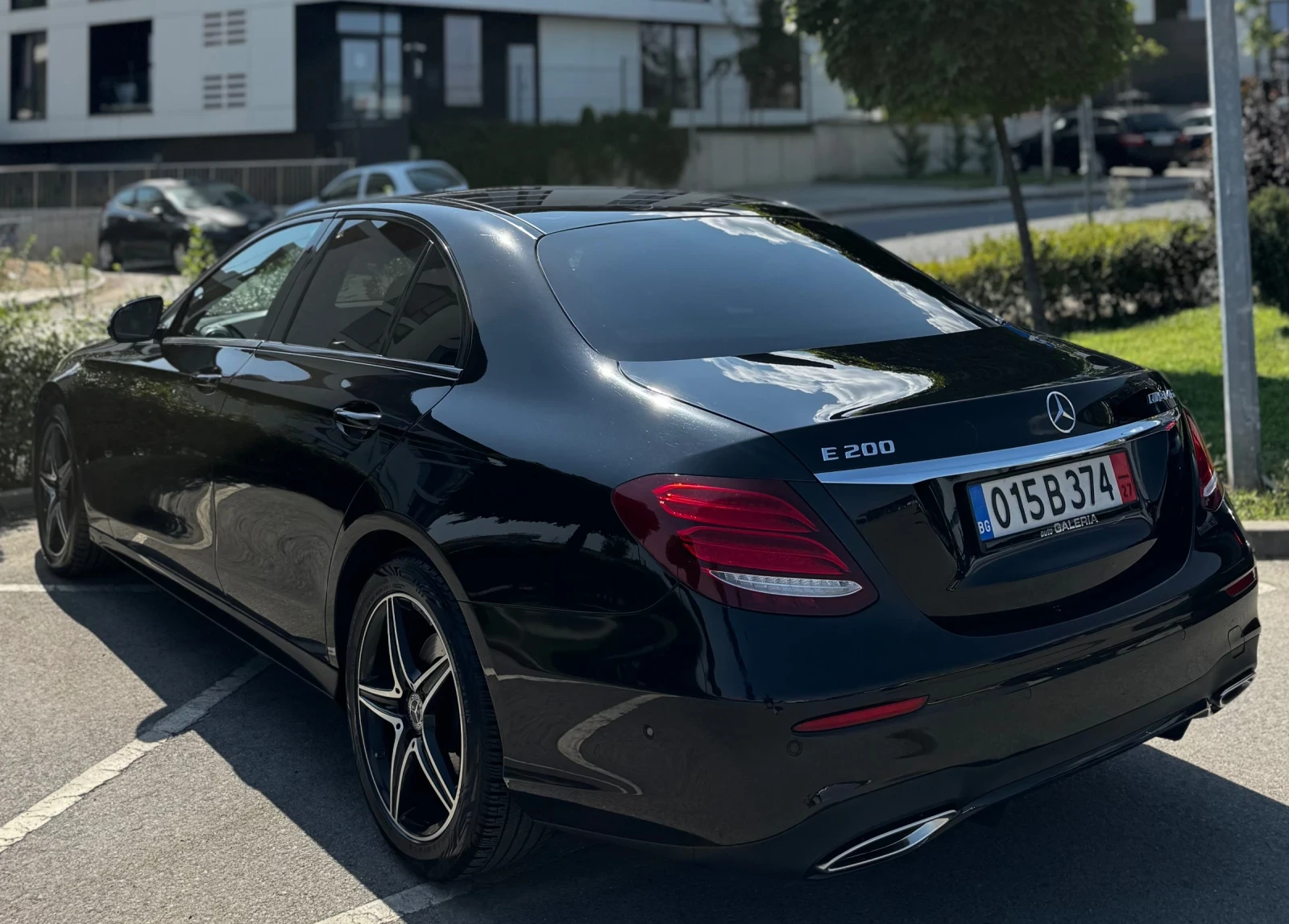 Mercedes-Benz E 200 AMG Line* EQBoost* Burmester* Full Led, снимка 10 - Автомобили и джипове - 55833366