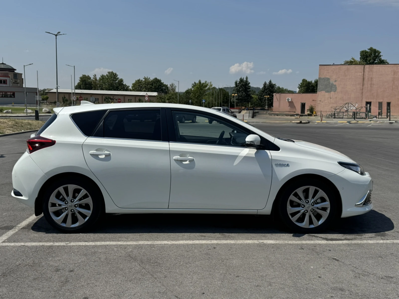 Toyota Auris, снимка 7 - Автомобили и джипове - 56079224