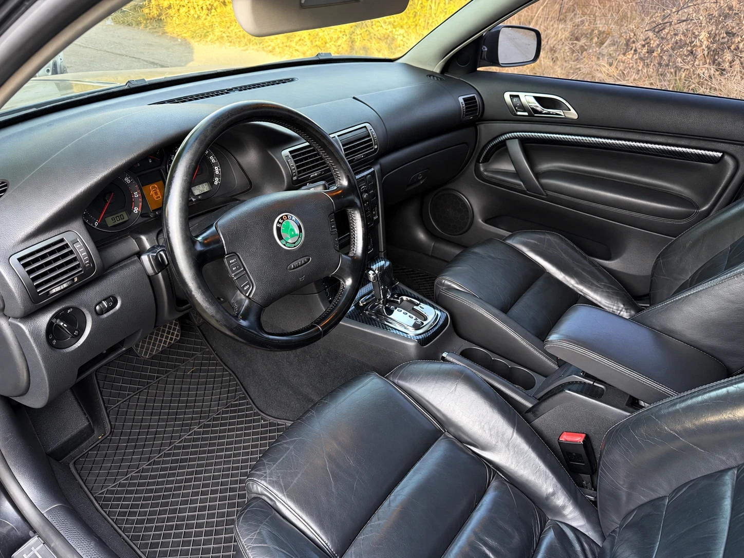 Skoda Superb V6 2.8i, снимка 4 - Автомобили и джипове - 56430292