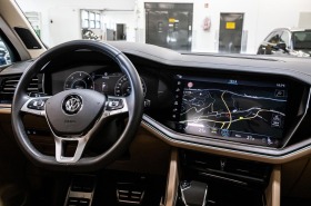 VW Touareg 4.0TDI* V8* R-LINE* NIGHT Pack* Panorama* VIRTUAL*, снимка 12