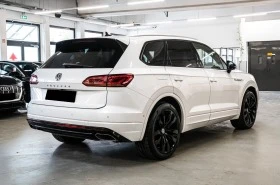 VW Touareg 4.0TDI* V8* R-LINE* NIGHT Pack* Panorama* VIRTUAL*, снимка 4