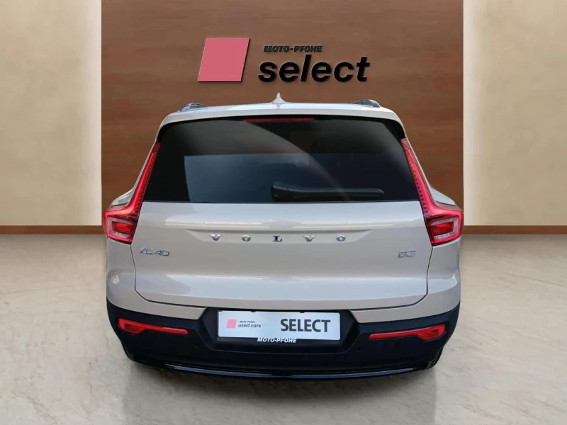 Volvo XC40 2.0, снимка 6 - Автомобили и джипове - 52449613
