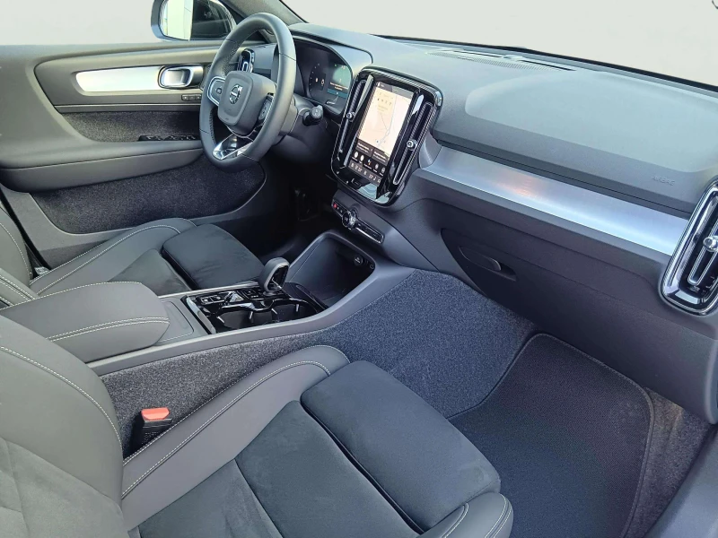 Volvo XC40 2.0, снимка 10 - Автомобили и джипове - 52449613