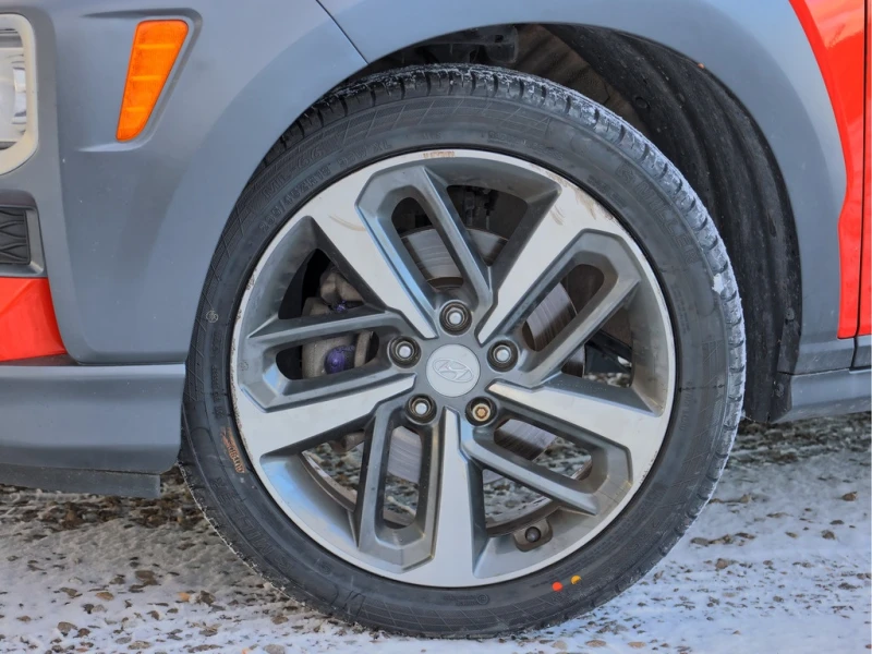 Hyundai Kona * Ultimate AWD | Sunroof | Head Up Display | Turbo, снимка 2 - Автомобили и джипове - 53000503