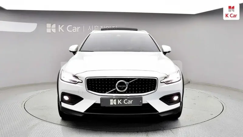 Volvo XC60 B5 AWD | DIGITAL | B&W | 360, снимка 4 - Автомобили и джипове - 54257262