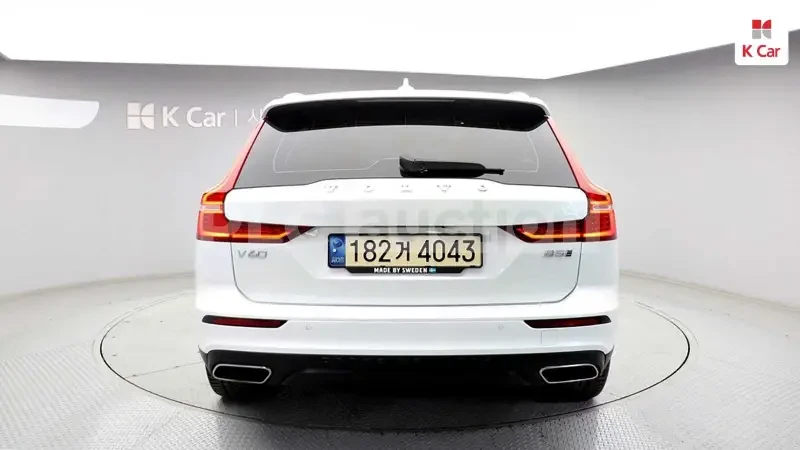 Volvo XC60 B5 AWD | DIGITAL | B&W | 360, снимка 5 - Автомобили и джипове - 54257262