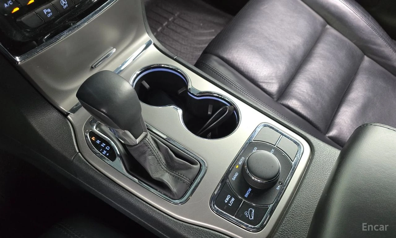 Jeep Grand cherokee 3.6* V6* 8ZF* ПОДГРЕВ* ОБДУХВАНЕ* КАМЕРА* МЪРТВА* , снимка 12 - Автомобили и джипове - 55132435