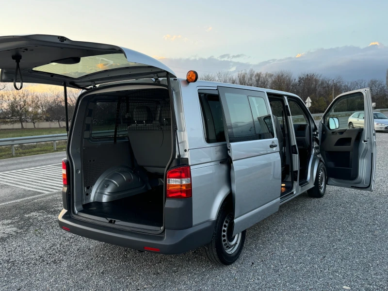 VW T5 Multivan* Клима* Германия* Оригинал* Полицейски * , снимка 12 - Бусове и автобуси - 52505324