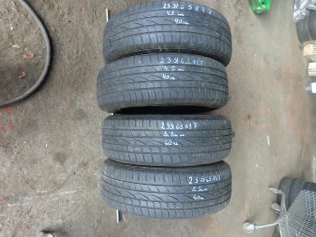 Гуми Летни 235/65R17, снимка 2 - Гуми и джанти - 20332441