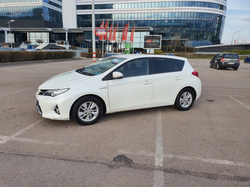 Toyota Auris Hybrid LPG, снимка 1 - Автомобили и джипове - 46835441