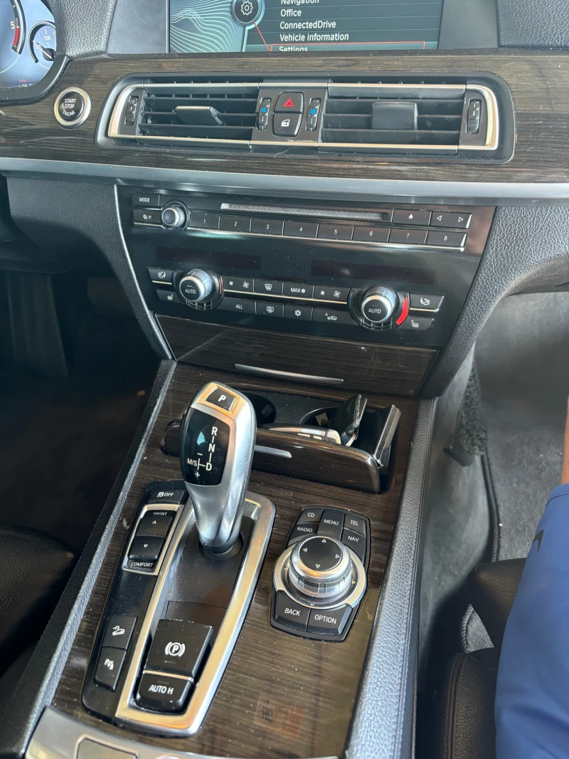 BMW 740 xDrive, снимка 7 - Автомобили и джипове - 47365073