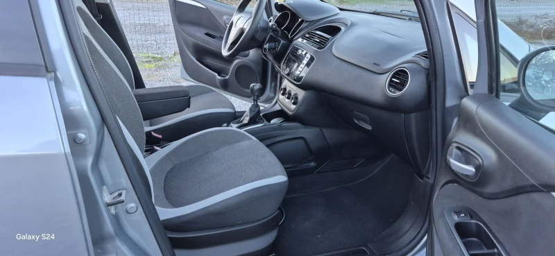 Fiat Punto 1.4i Evo , снимка 11 - Автомобили и джипове - 52416531