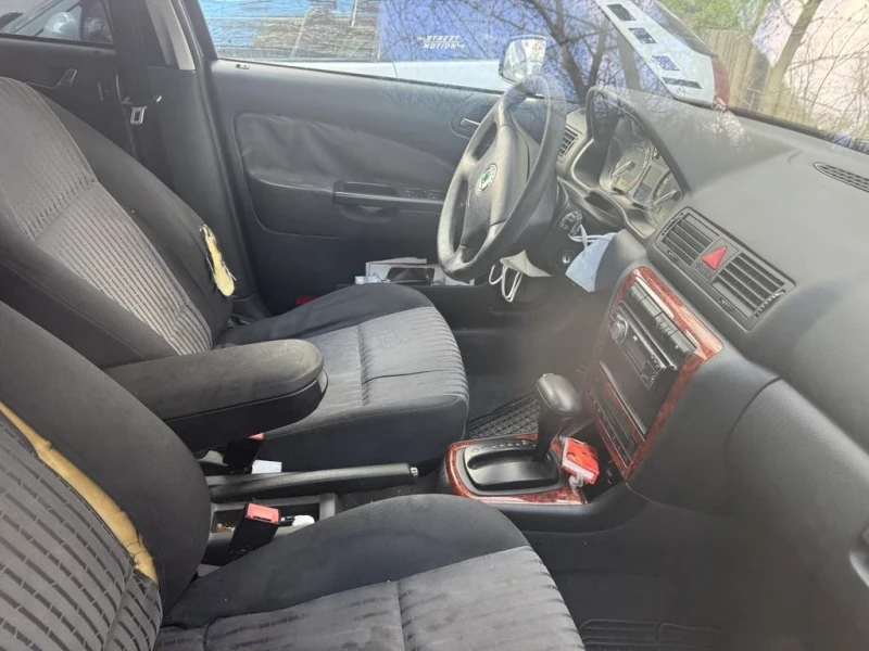 Skoda Octavia, снимка 6 - Автомобили и джипове - 52680604