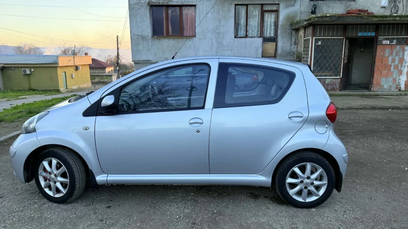 Toyota Aygo 1.0 бензин , снимка 10 - Автомобили и джипове - 52828960