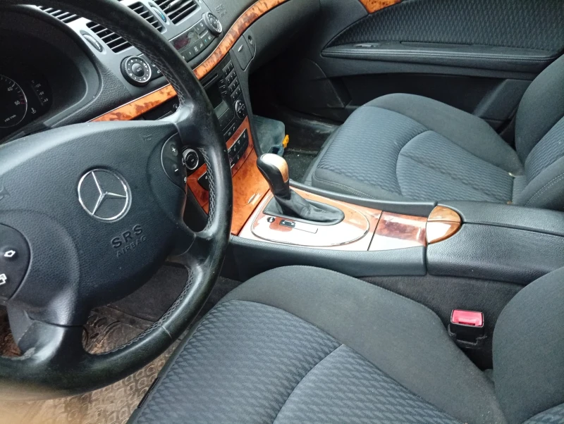 Mercedes-Benz E 270, снимка 5 - Автомобили и джипове - 53123811
