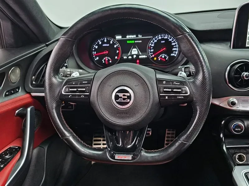 Kia Stinger, снимка 13 - Автомобили и джипове - 52562373