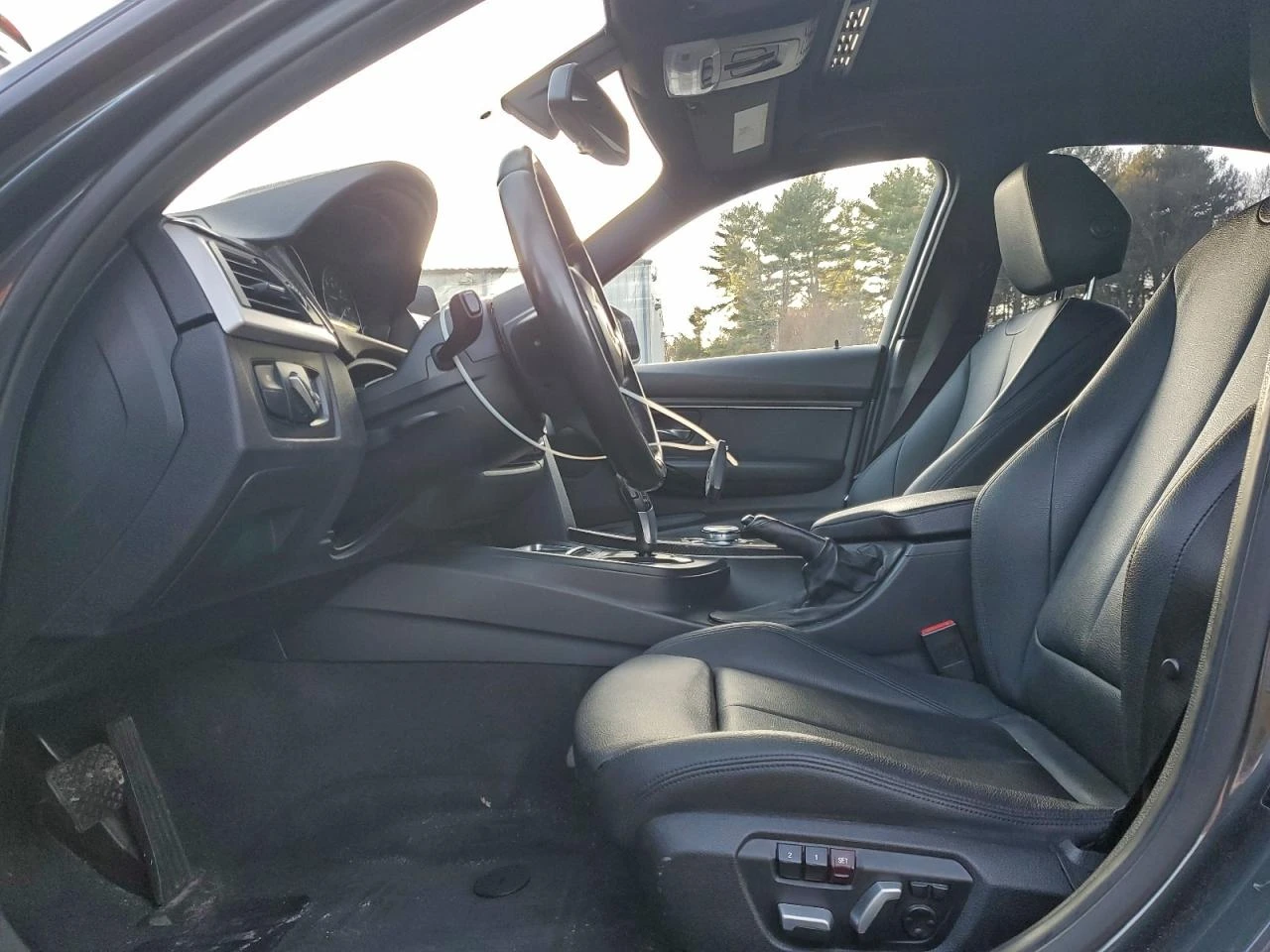 BMW 320  XI * ПОДГРЕВ* HI-FI* NAVI* PANO - изображение 7