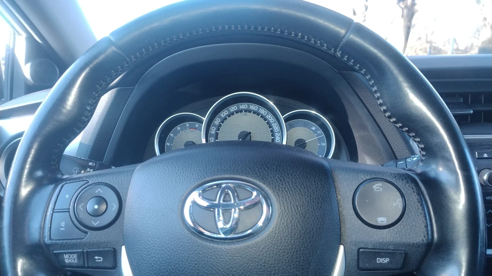 Toyota Auris 1.4D4D-90k.c. - изображение 10