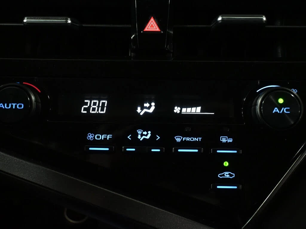 Toyota Camry АвтоКредит* (ЦЕНА ДО БГ) SE FWD, снимка 16 - Автомобили и джипове - 54241066