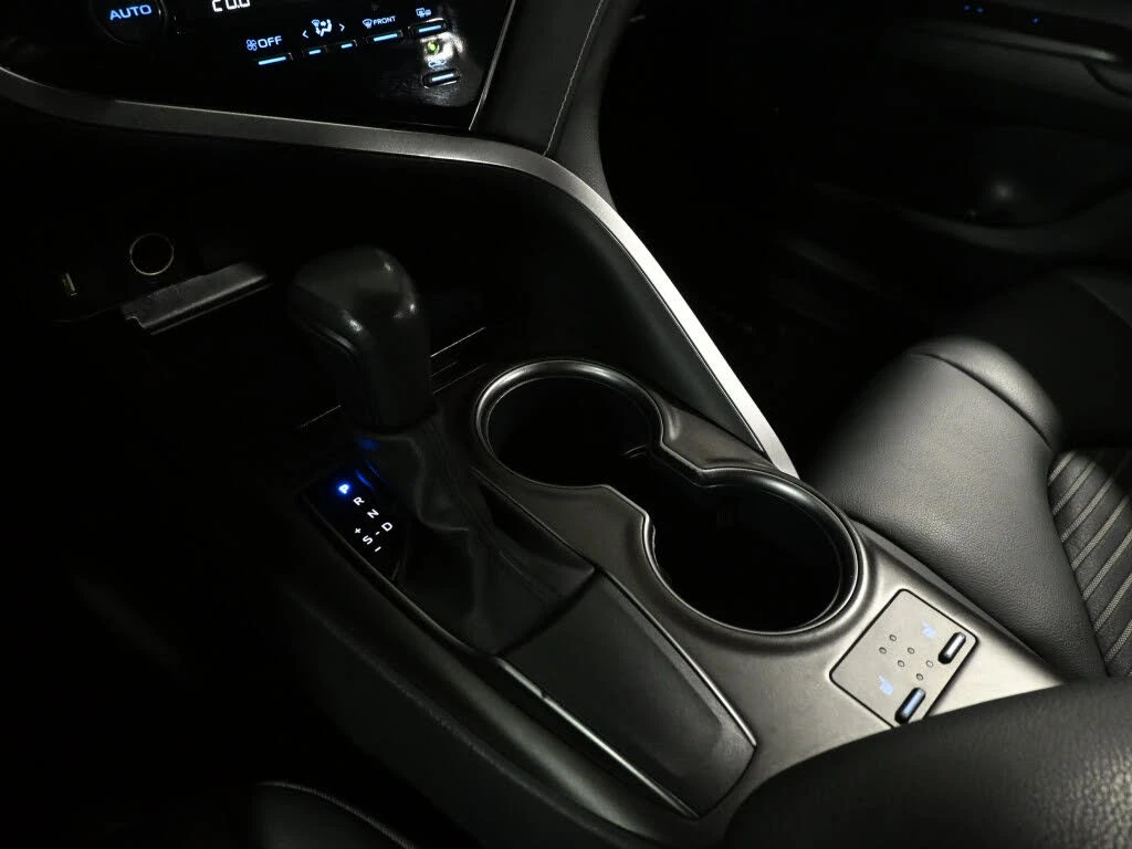 Toyota Camry АвтоКредит* (ЦЕНА ДО БГ) SE FWD, снимка 17 - Автомобили и джипове - 54241066