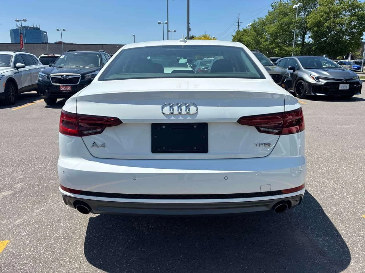 Audi A4 * Komfort * АВТОКРЕДИТ БЕЗ ПЪРВОНАЧАЛНА ВНОСКА* , снимка 4 - Автомобили и джипове - 55123398