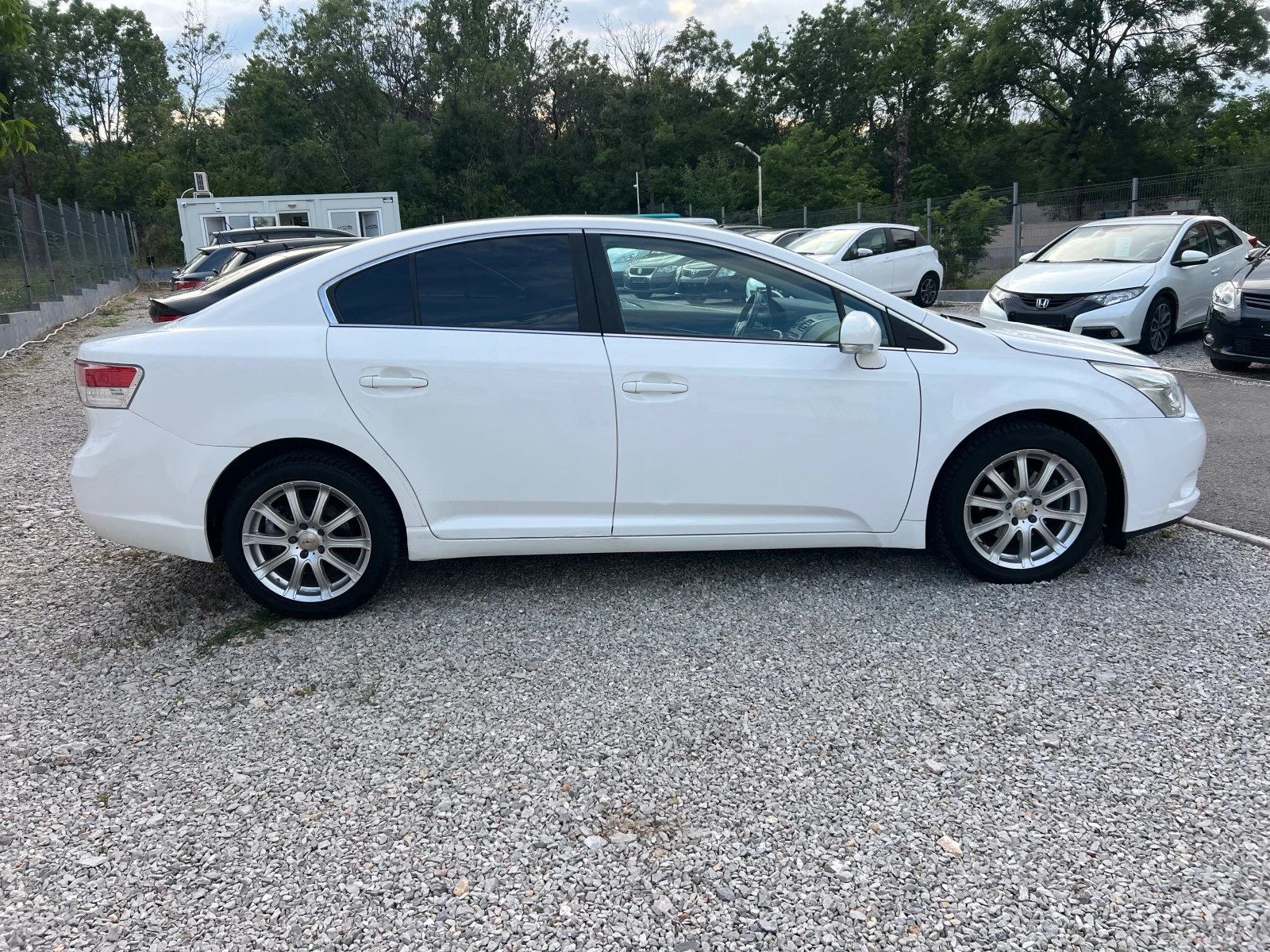 Toyota Avensis 1.8-SOLL NAVI, снимка 7 - Автомобили и джипове - 55304433