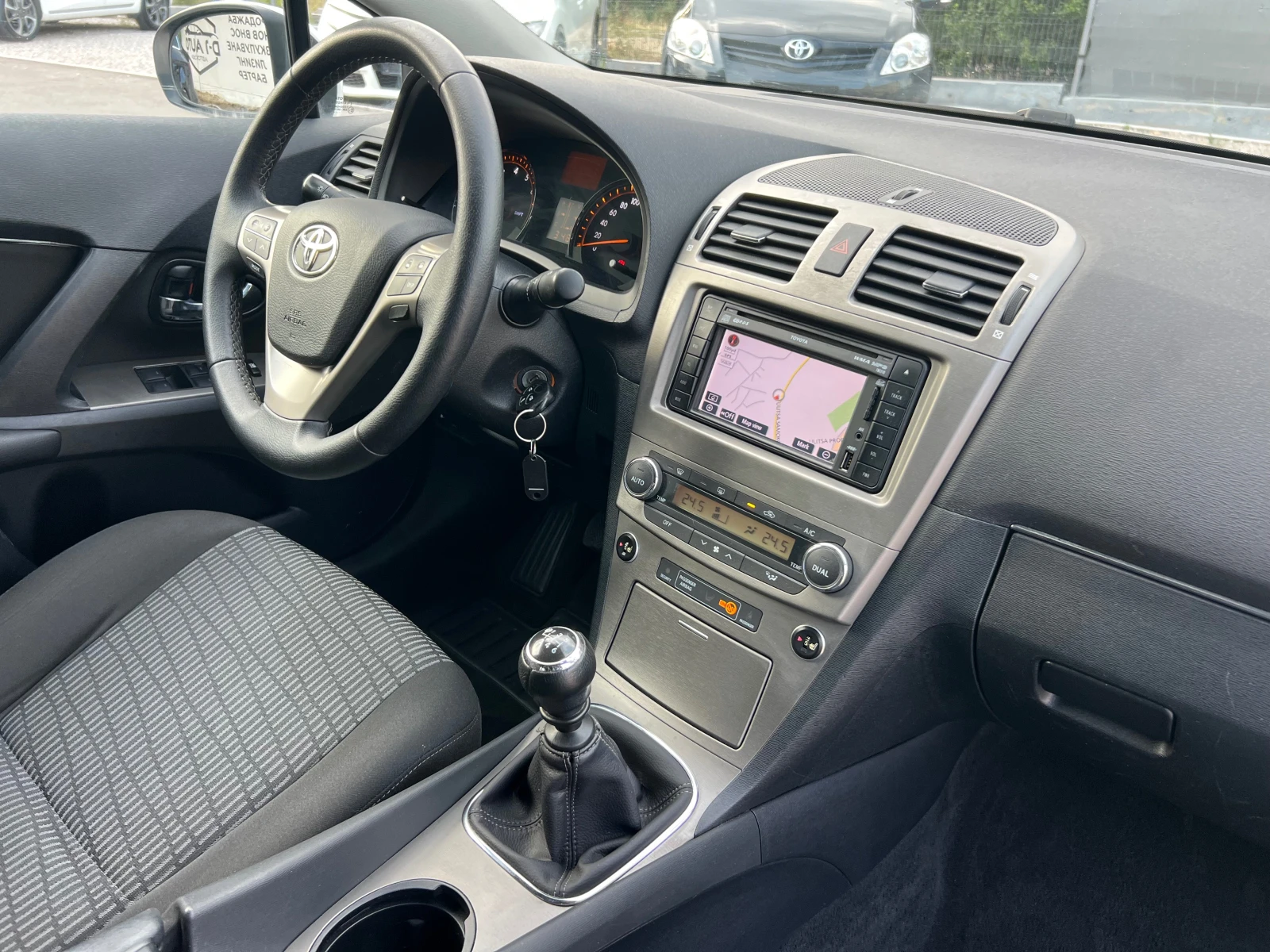 Toyota Avensis 1.8-SOLL NAVI, снимка 13 - Автомобили и джипове - 55304433