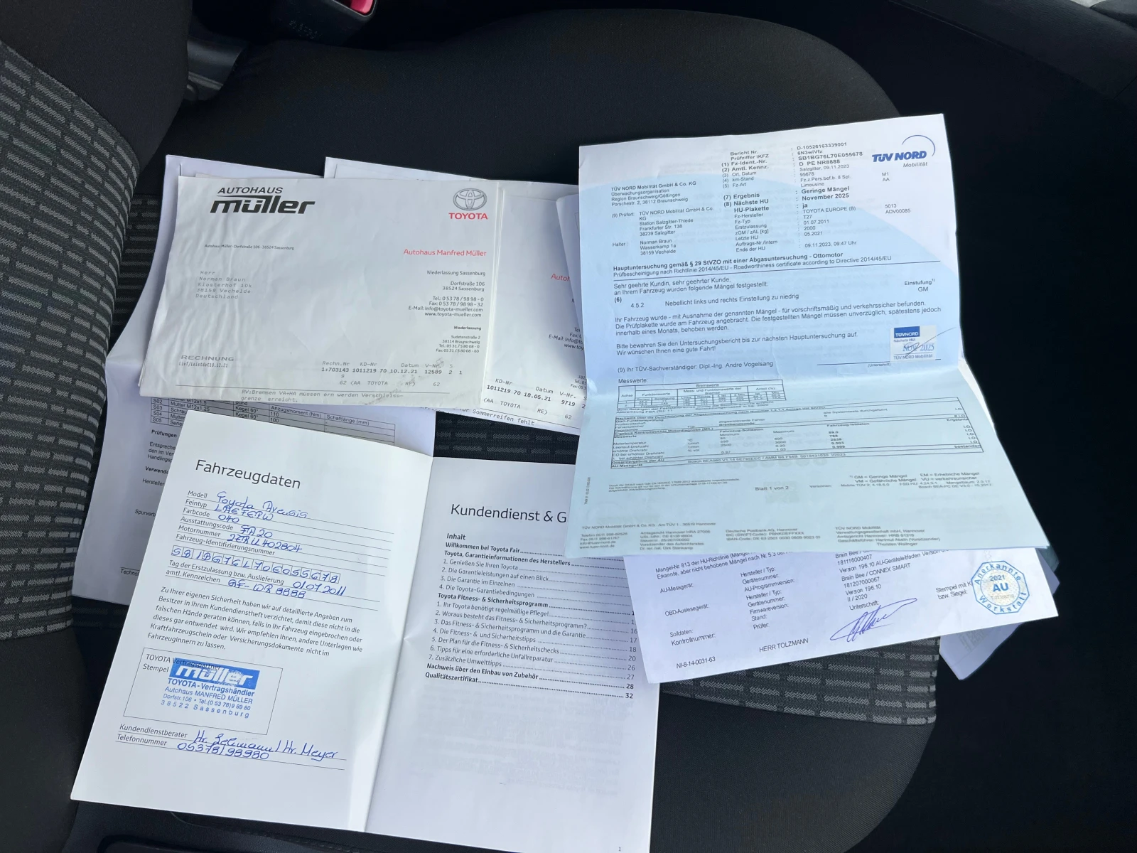 Toyota Avensis 1.8-SOLL NAVI, снимка 15 - Автомобили и джипове - 55304433