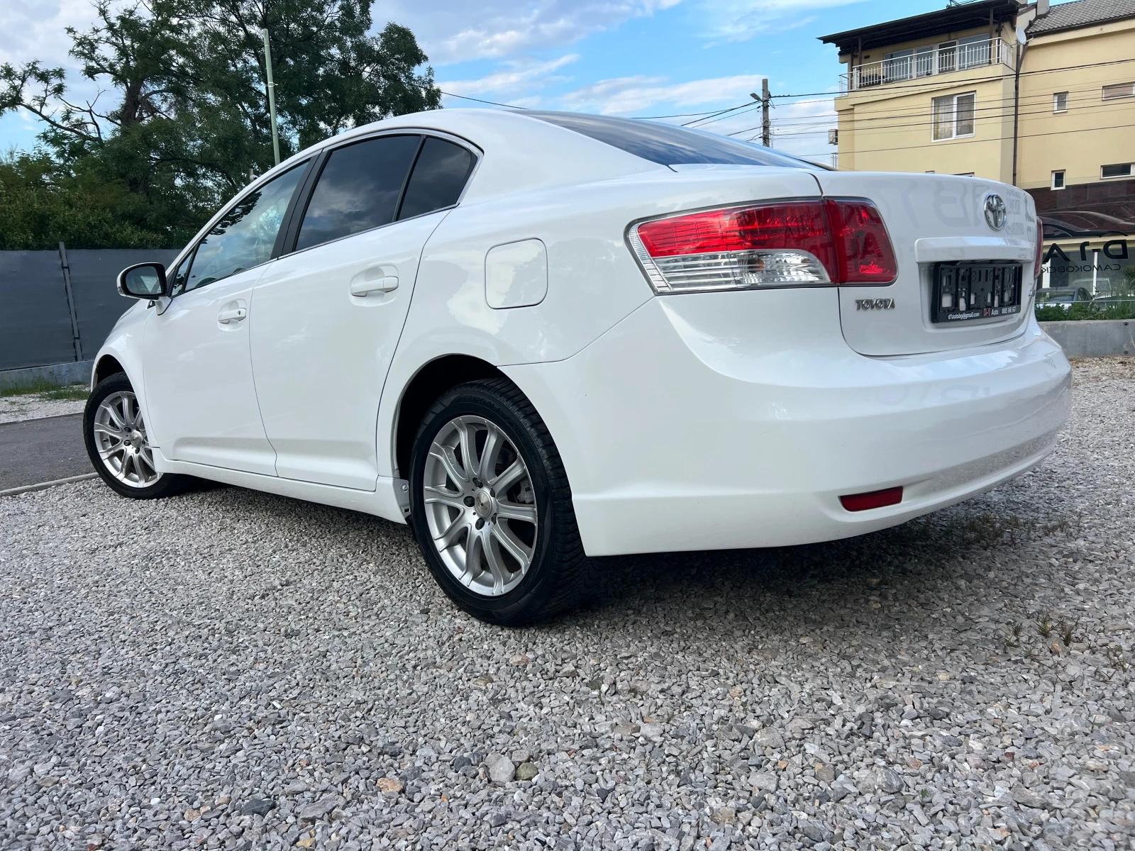 Toyota Avensis 1.8-SOLL NAVI, снимка 6 - Автомобили и джипове - 55304433