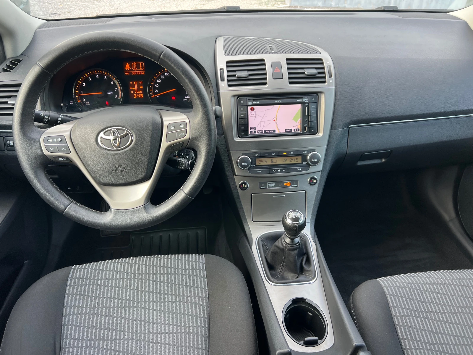 Toyota Avensis 1.8-SOLL NAVI, снимка 11 - Автомобили и джипове - 55304433