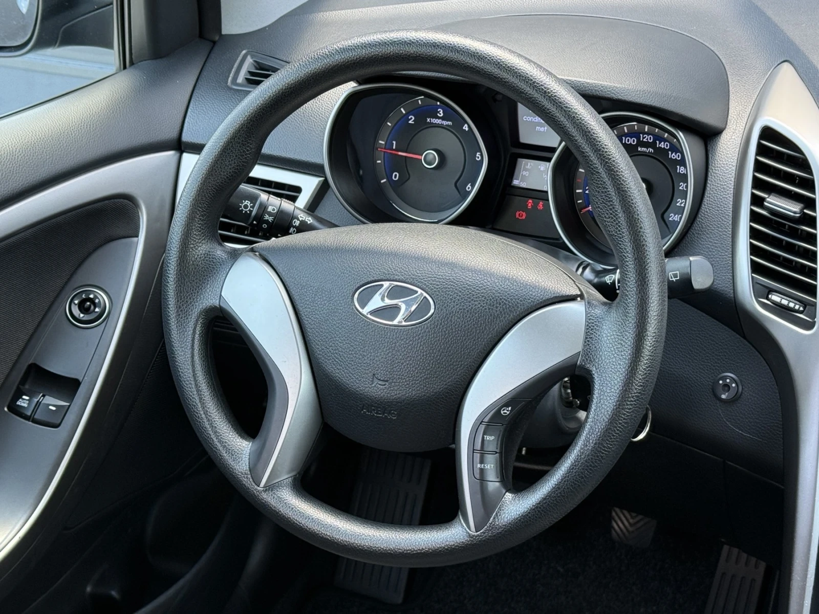 Hyundai I30 1.6 CRDI, снимка 11 - Автомобили и джипове - 55418796