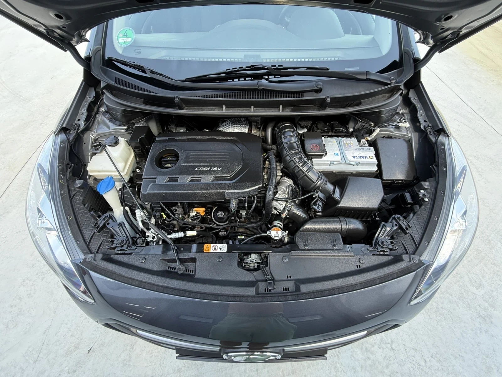 Hyundai I30 1.6 CRDI, снимка 15 - Автомобили и джипове - 55418796
