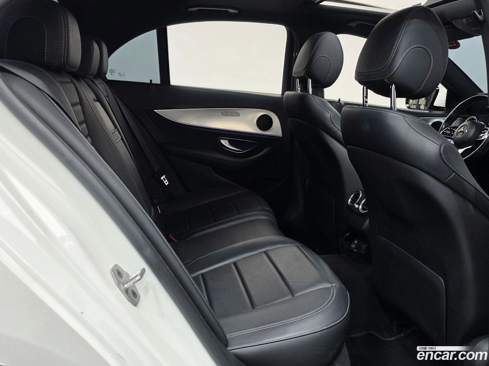 Mercedes-Benz E 250 E250 Avantgarde, снимка 11 - Автомобили и джипове - 56378713