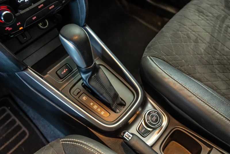 Suzuki Vitara, снимка 10 - Автомобили и джипове - 51505611