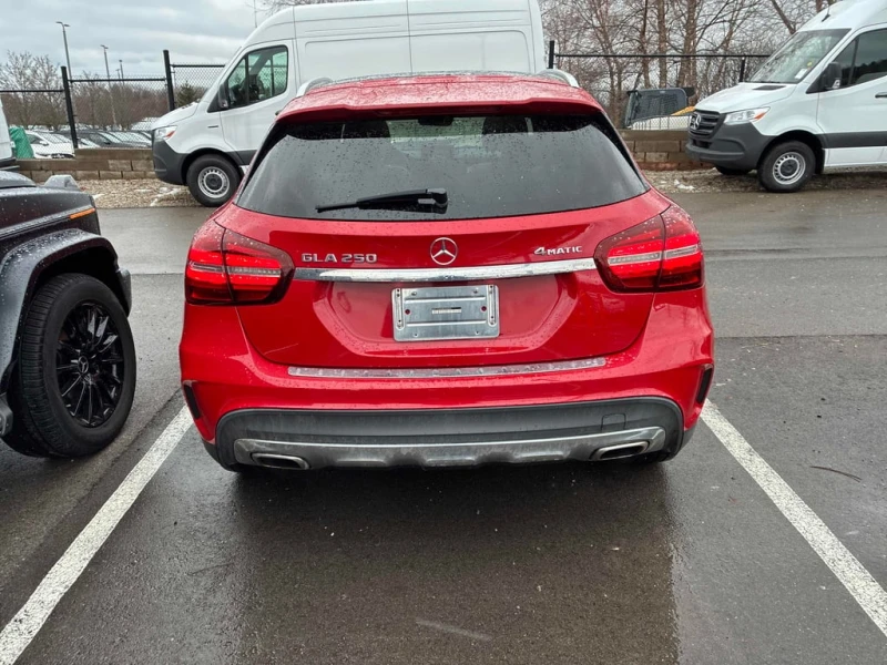 Mercedes-Benz GLA * 250 * CARFAX * БЕЗ ПЪРВОНАЧАЛНА ВНОСКА, снимка 4 - Автомобили и джипове - 53053521