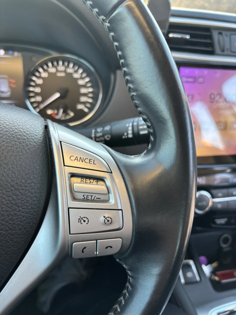 Nissan Qashqai 1.6 DCI, снимка 12 - Автомобили и джипове - 53076921