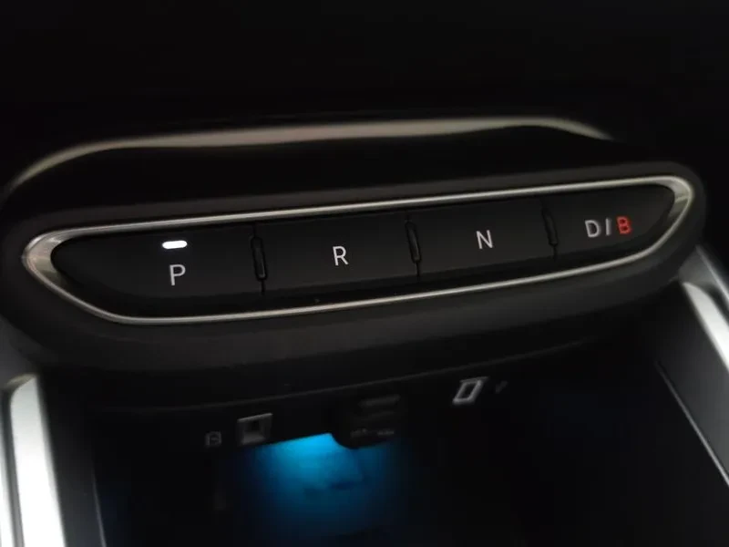 Jeep Avenger Altitude, снимка 9 - Автомобили и джипове - 55189718