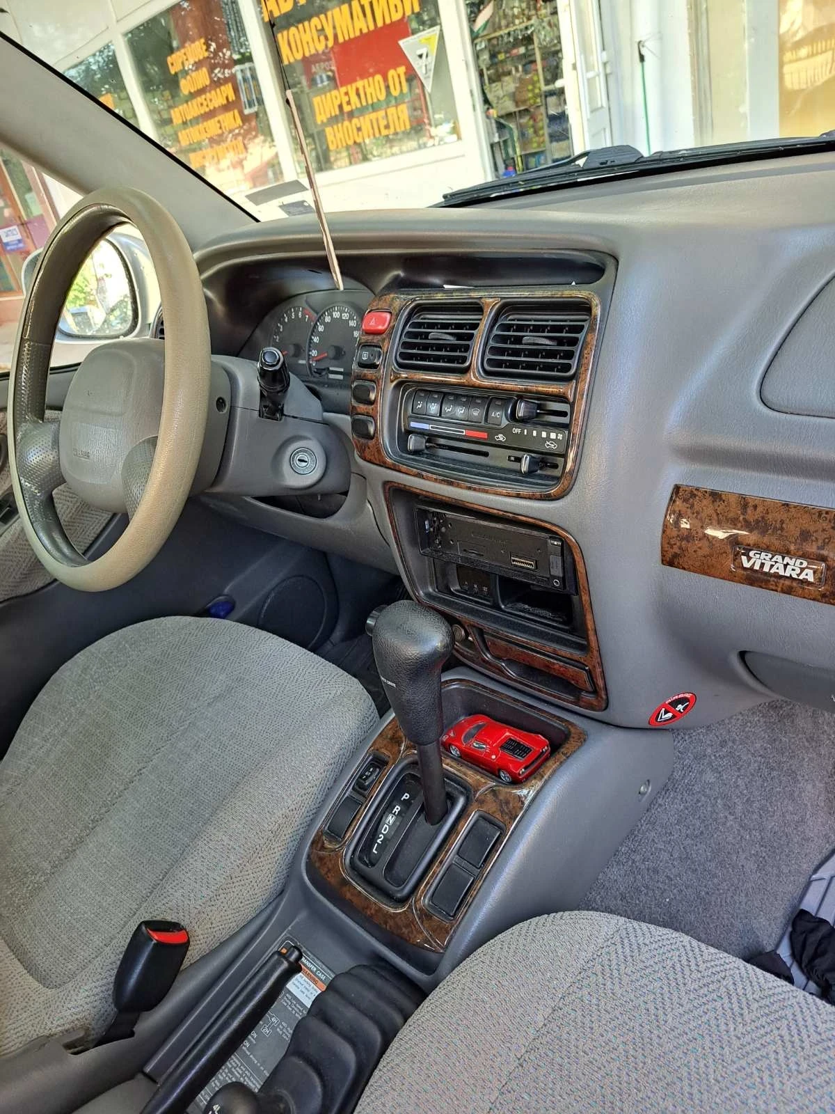 Suzuki Grand vitara 2, 5 ГАЗ БЕНЗИН, снимка 9 - Автомобили и джипове - 54717005