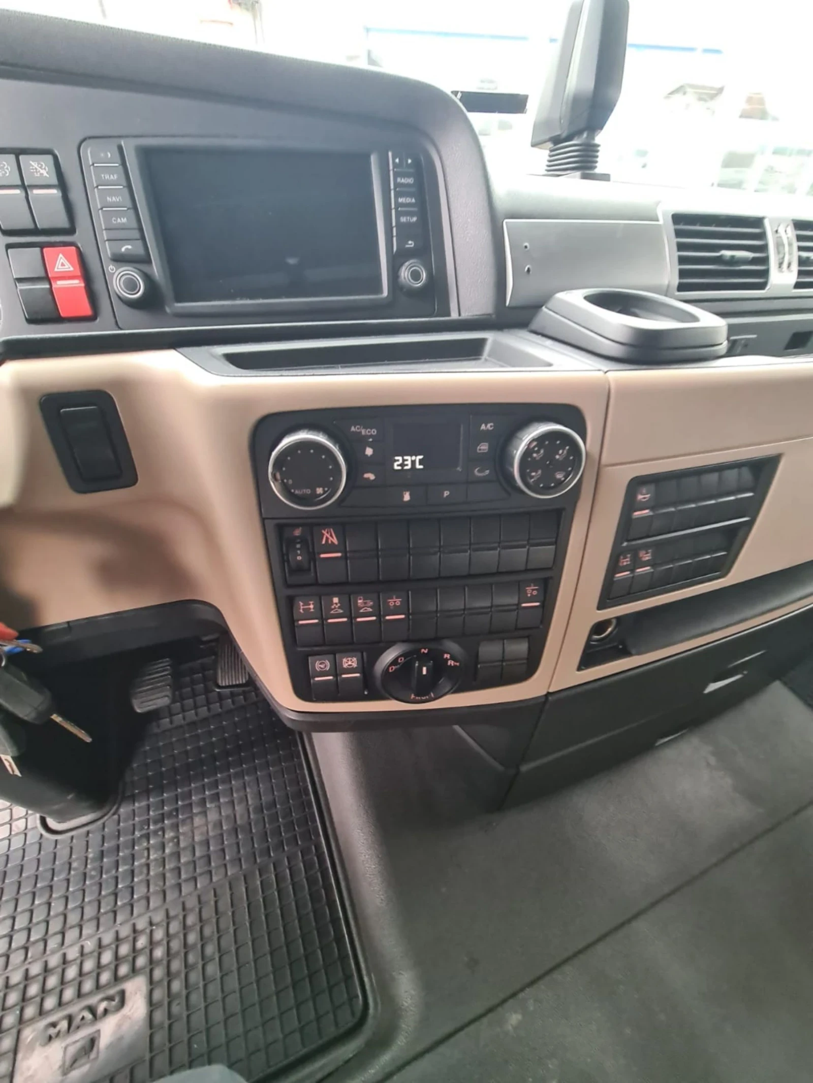 Man Tgx 18 46 EURO 6. Хидравлична помпа  - изображение 10