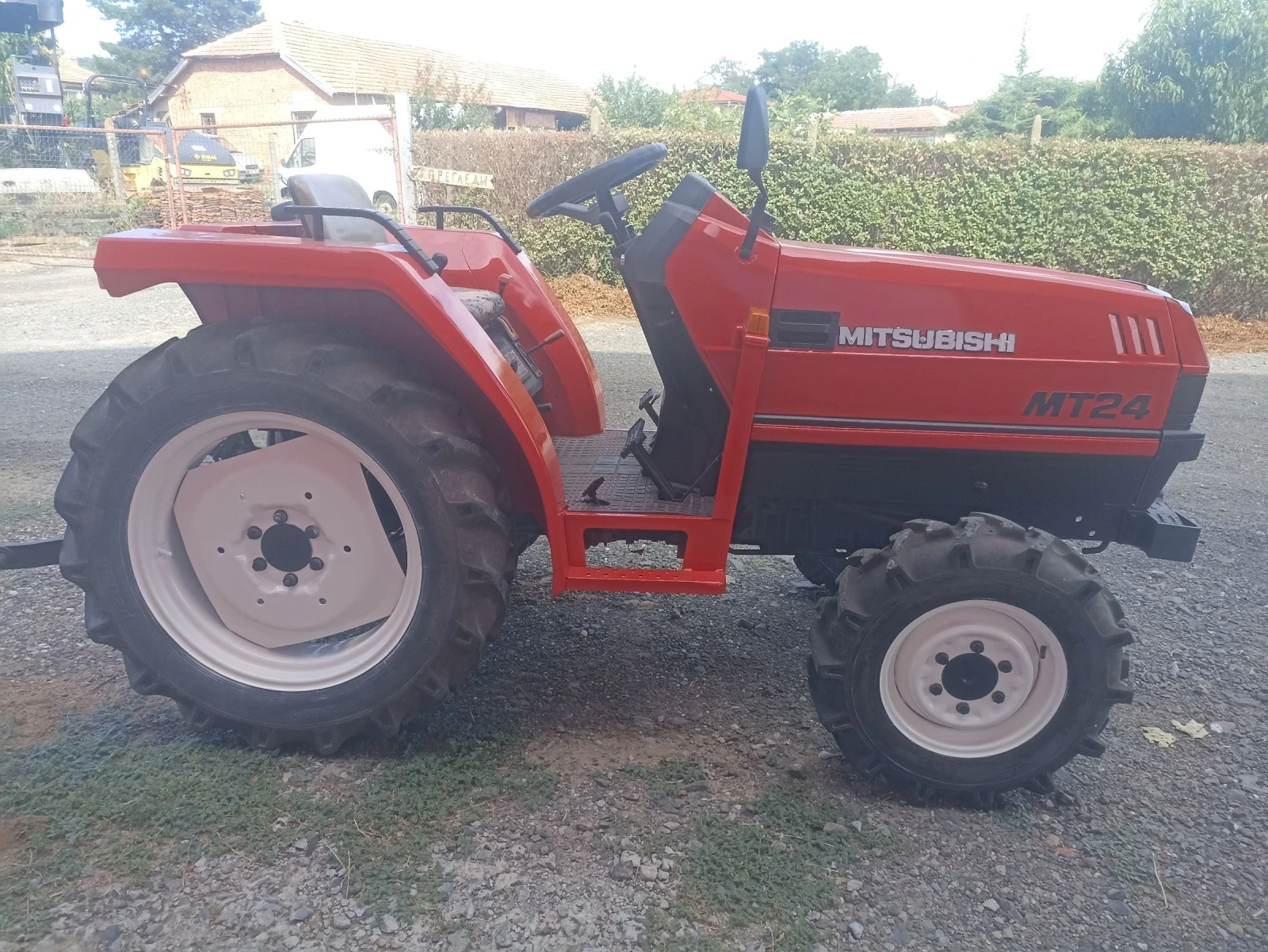Трактор Mitsubishi MT 24, снимка 3 - Селскостопанска техника - 55415739