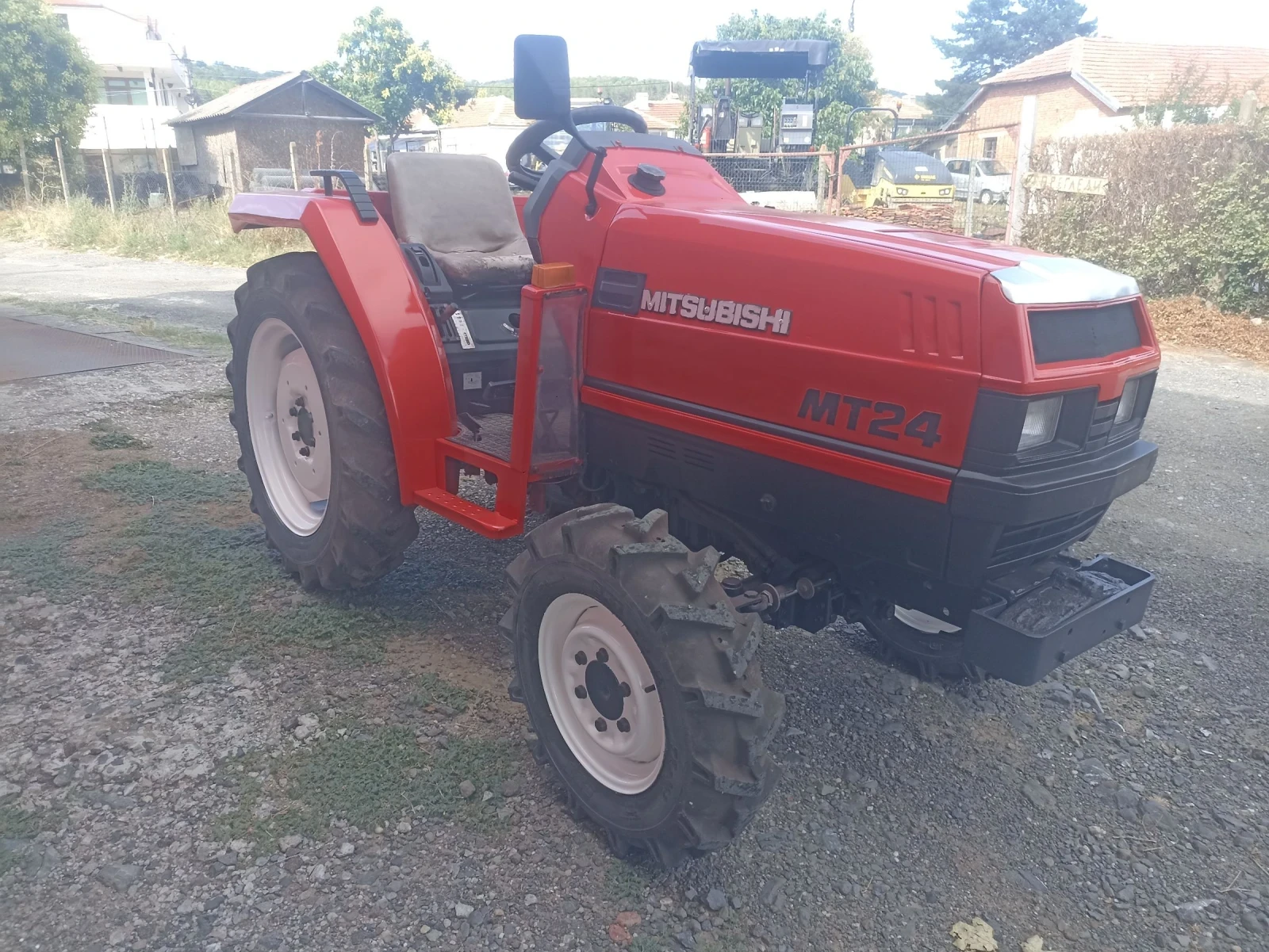 Трактор Mitsubishi MT 24, снимка 2 - Селскостопанска техника - 55415739