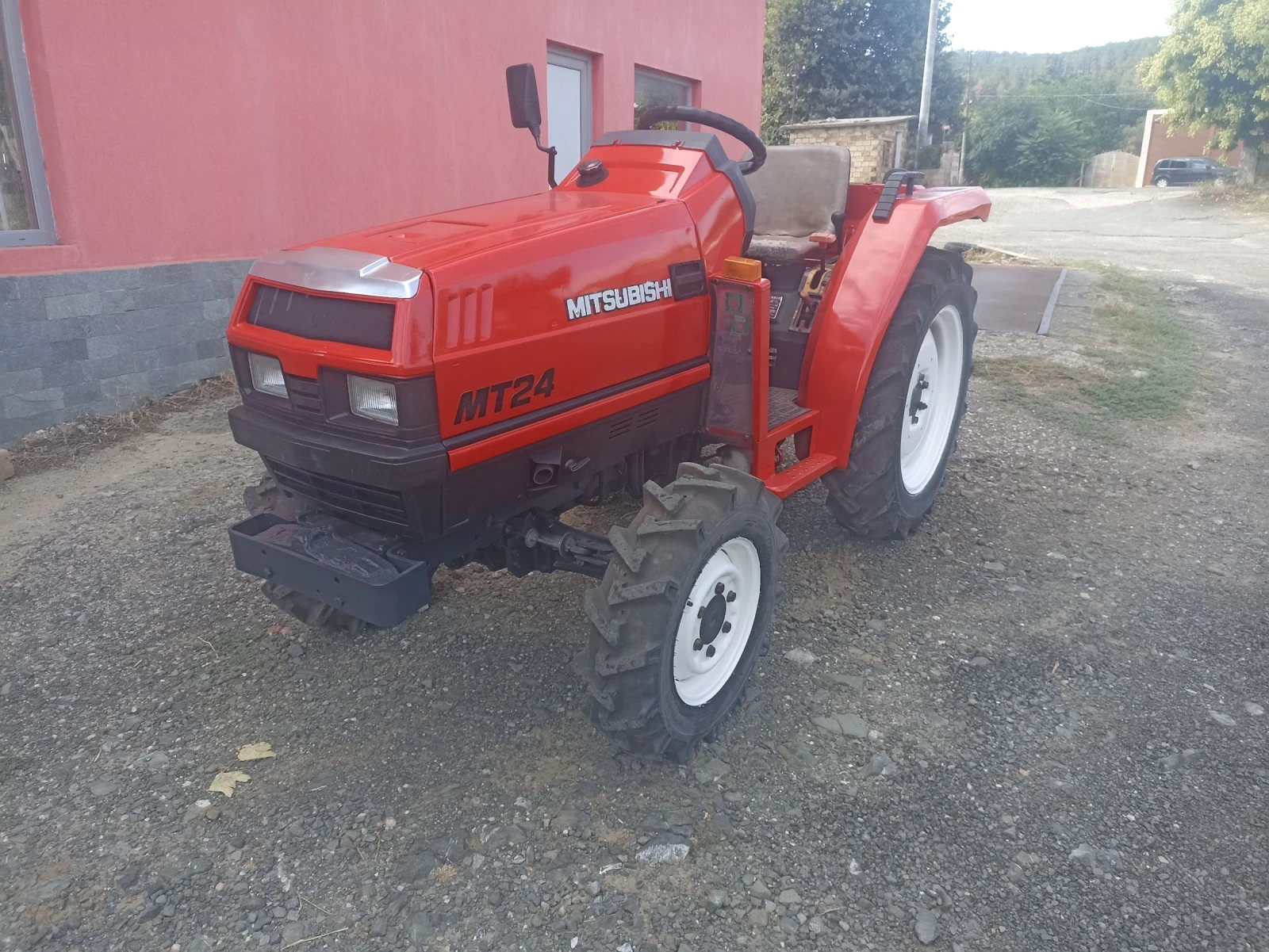 Трактор Mitsubishi MT 24