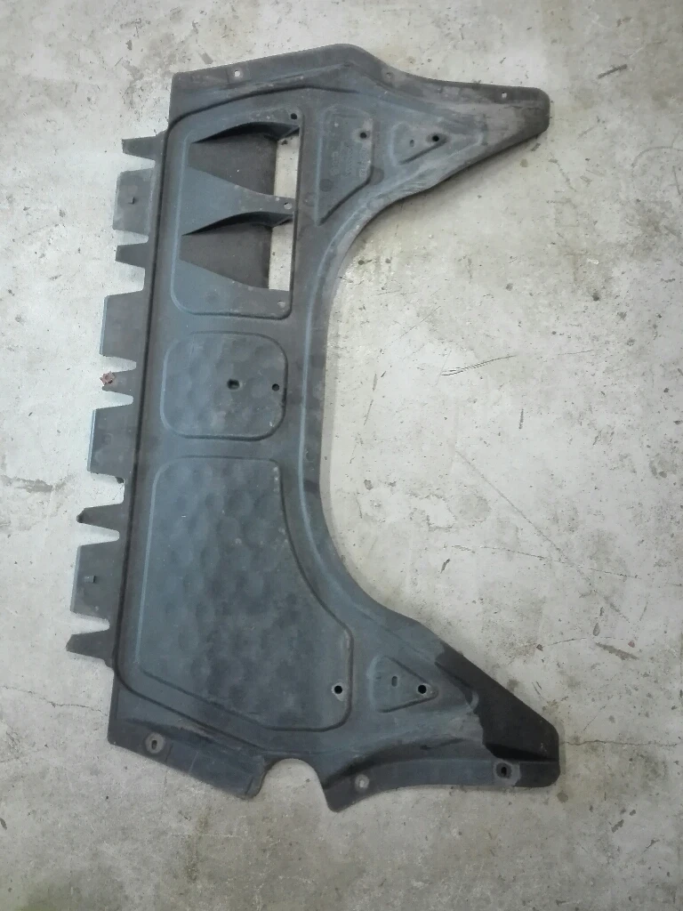 Кора под двигател фолксваген пасат 1.8тси