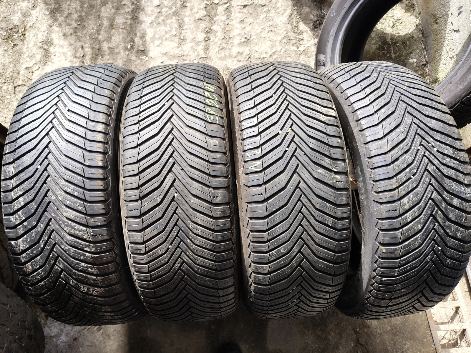 Гуми Всесезонни 235/55R19