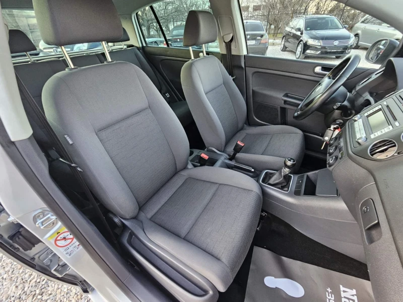 VW Golf Plus 1.6i/102к.с./УНИКАЛНА, снимка 13 - Автомобили и джипове - 48913154