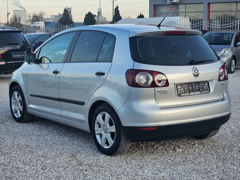 VW Golf Plus 1.6i/102к.с./УНИКАЛНА, снимка 4 - Автомобили и джипове - 48913154